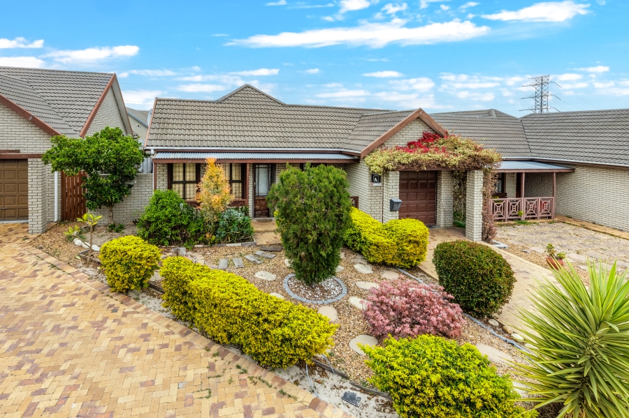To Let 4 Bedroom Property for Rent in Jakarandas Western Cape